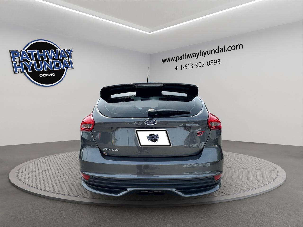 2018 Ford Focus ST | Reverse Cam | Heated Seats Photo4
