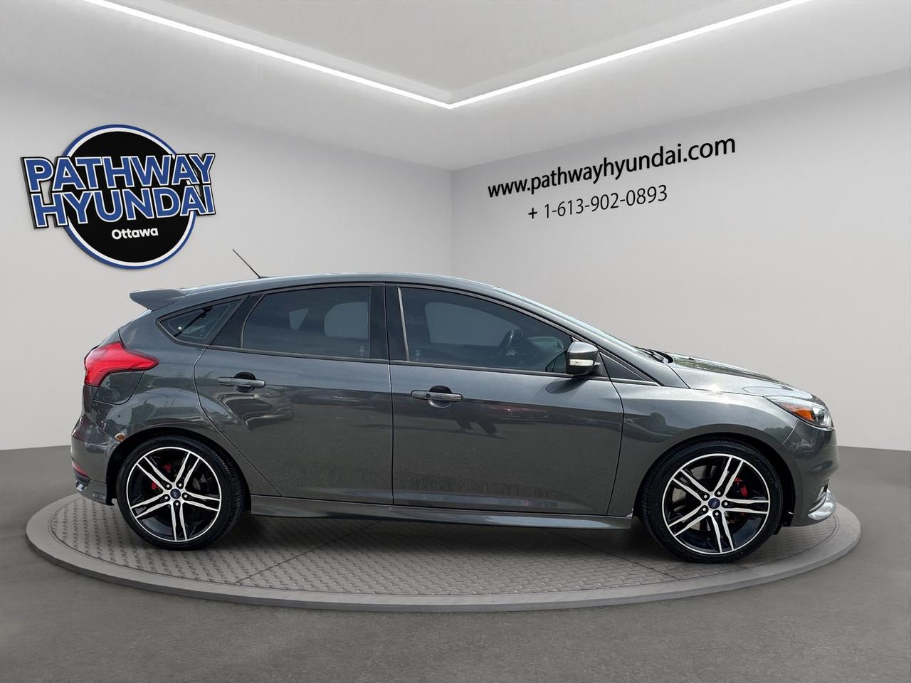 2018 Ford Focus ST | Reverse Cam | Heated Seats Photo2
