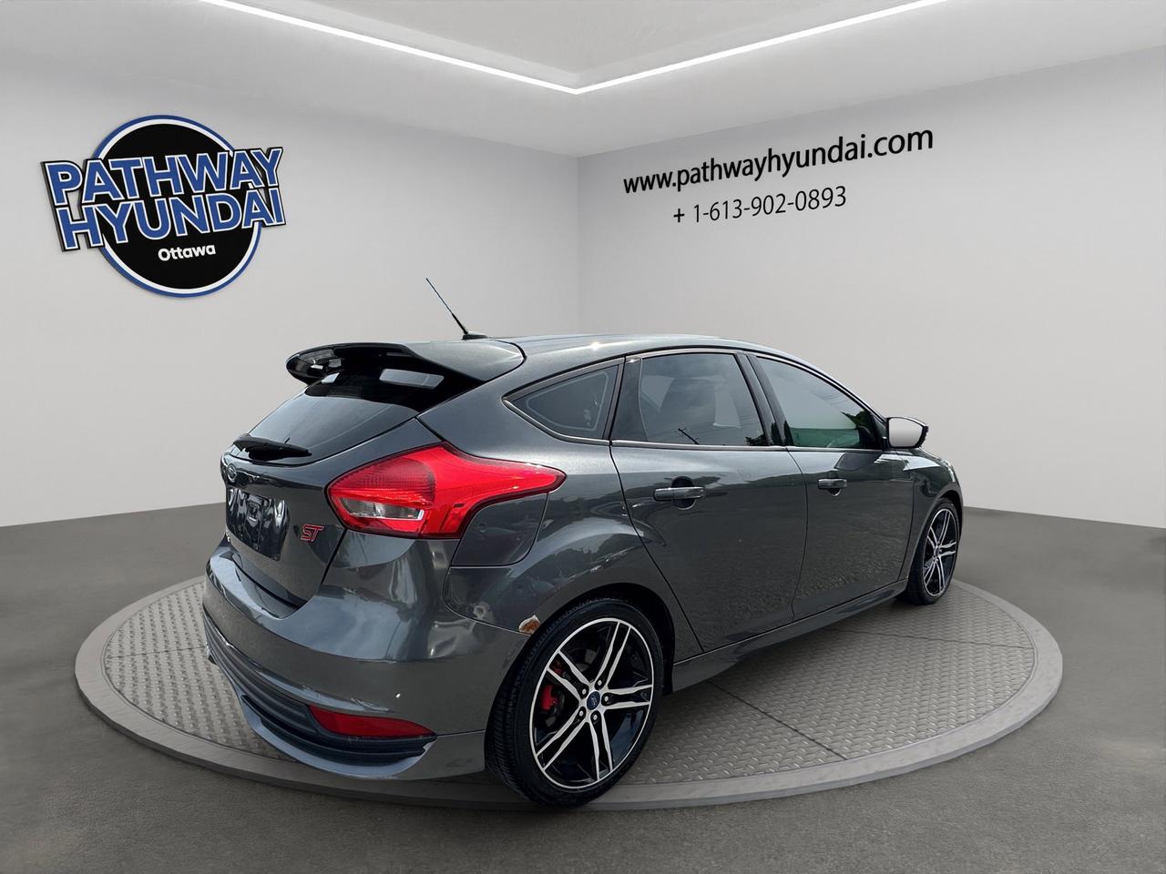 2018 Ford Focus ST | Reverse Cam | Heated Seats Photo3