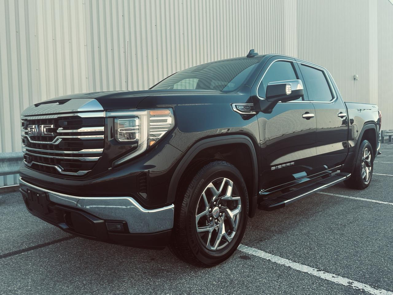 2023 GMC Sierra 1500 Crew Cab SLT Triple Black Loaded Photo2