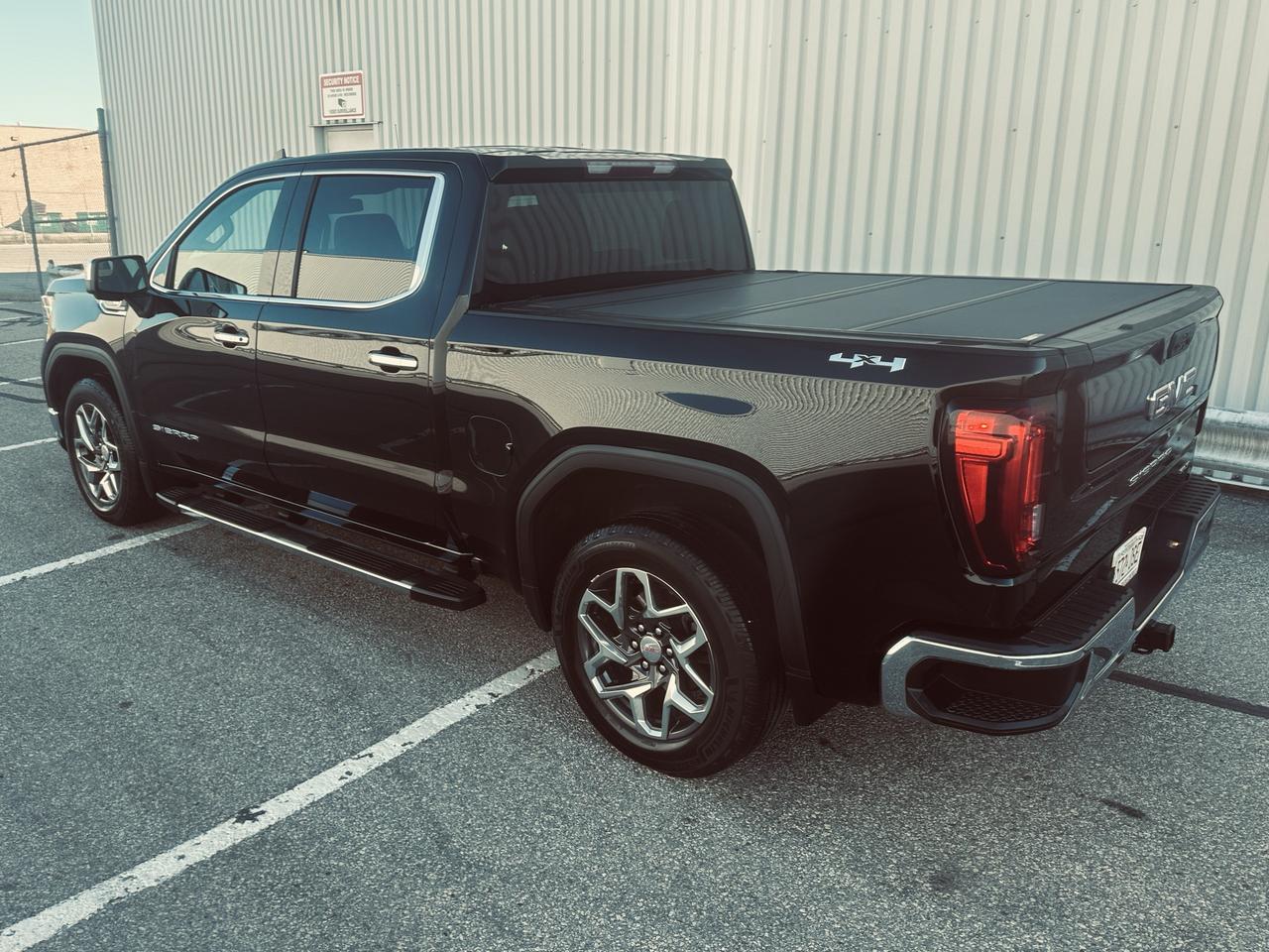 2023 GMC Sierra 1500 Crew Cab SLT Triple Black Loaded Photo3