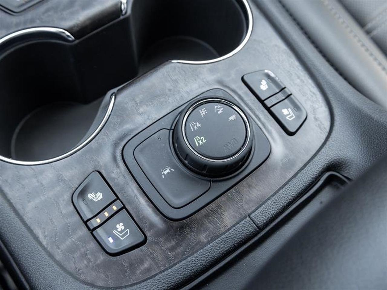 2022 GMC Acadia AWD DENALI Photo