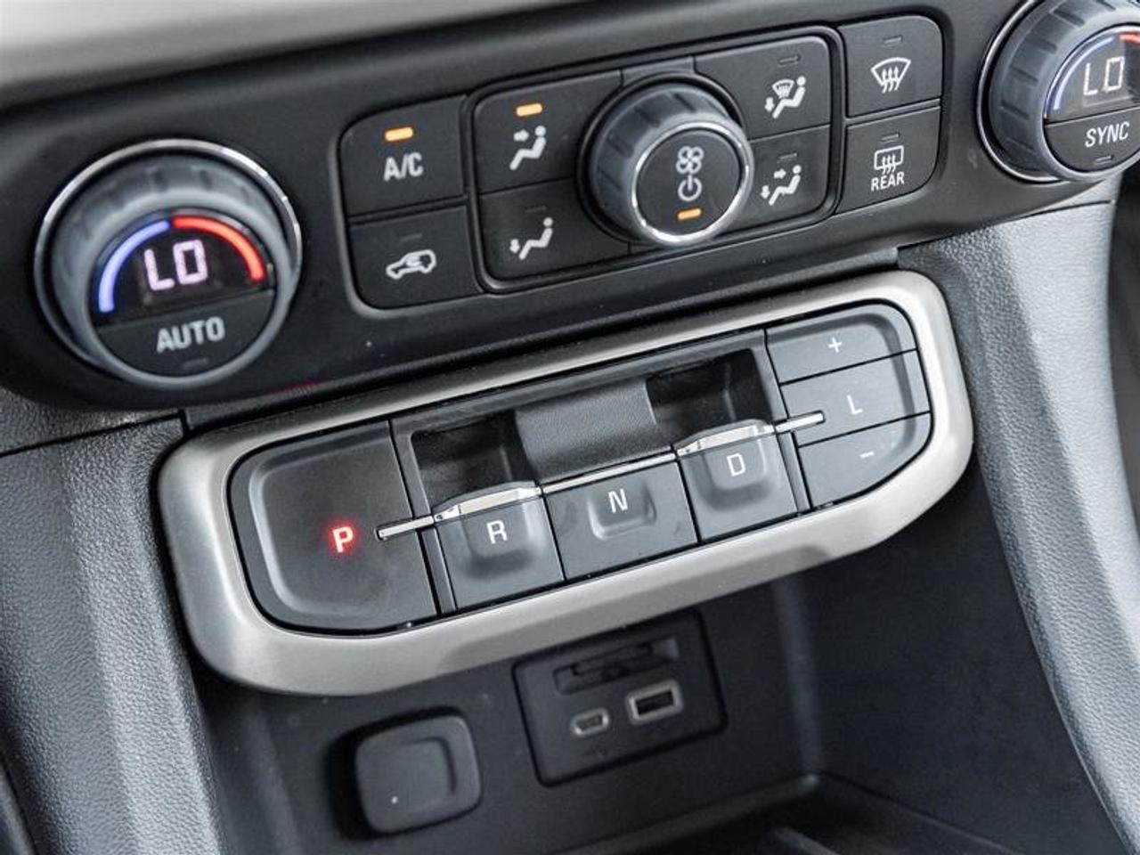 2022 GMC Acadia AWD DENALI Photo