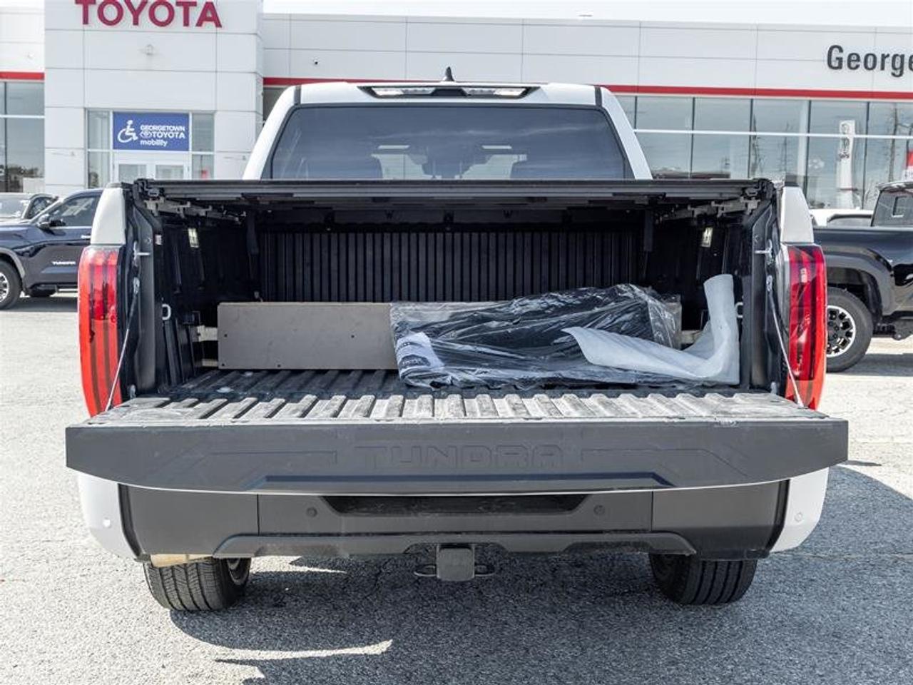 2025 Toyota Tundra 4X4 Tundra CrewMax Limited Pano Sunroof | Backup Cam | Navi | Heated Seats | Wireless Charging | Limited Photo