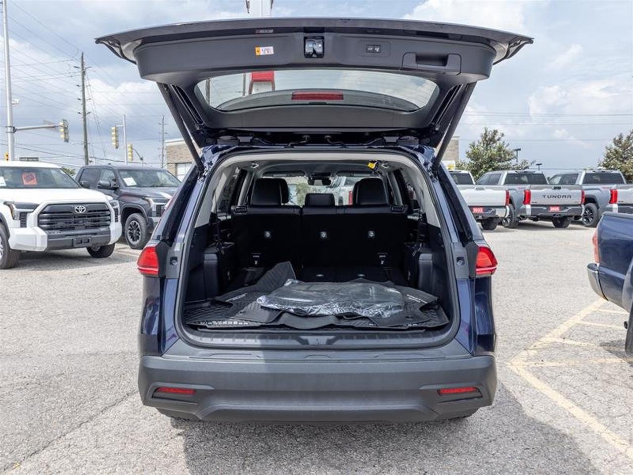 2026 Toyota Grand Highlander Hyb rid XLE AW Sunroof | Backup Cam | Heated Seats | Wireless Charging | XLE Photo