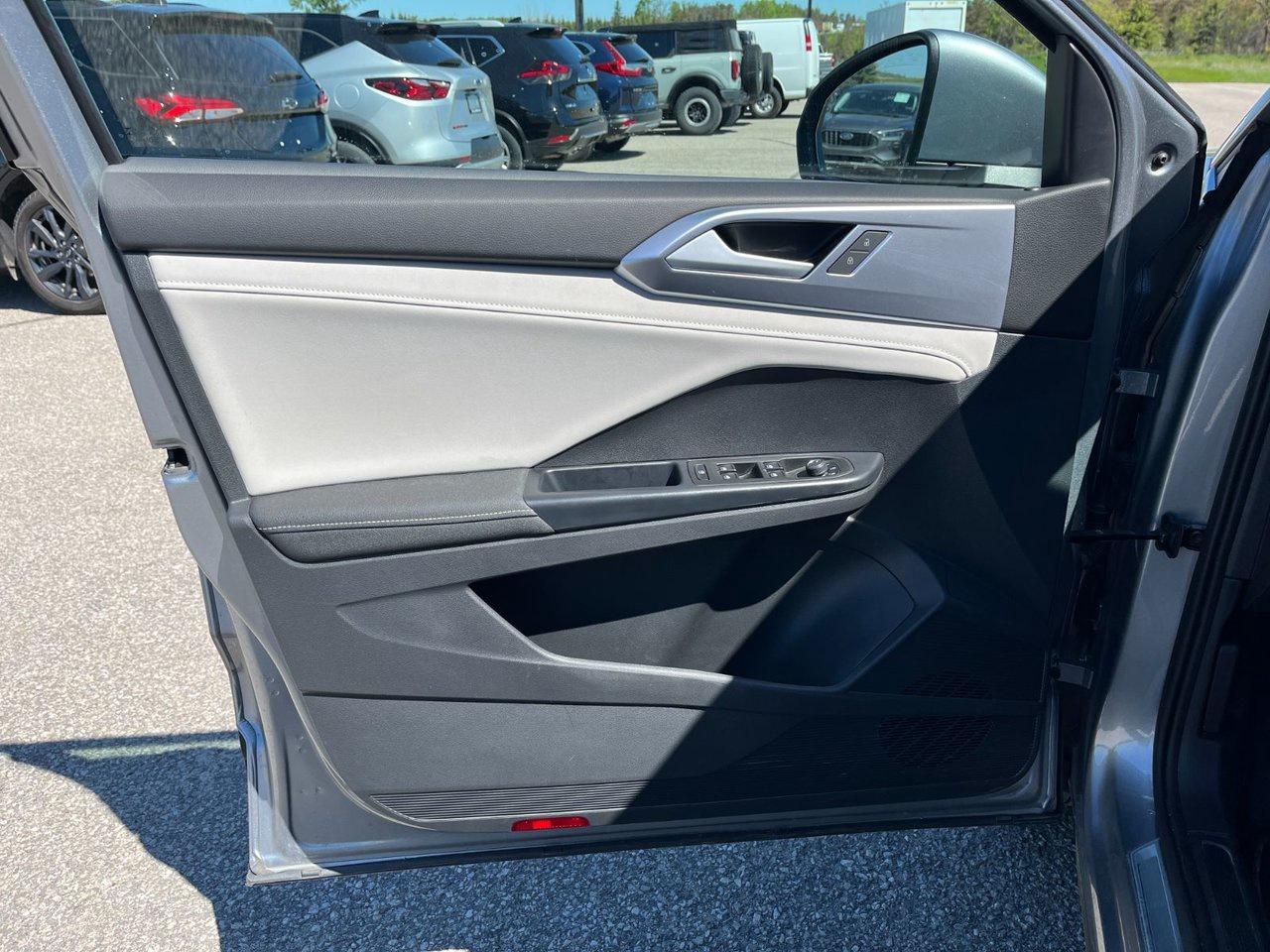 2025 Volkswagen Taos Comfortline 4Motion Photo