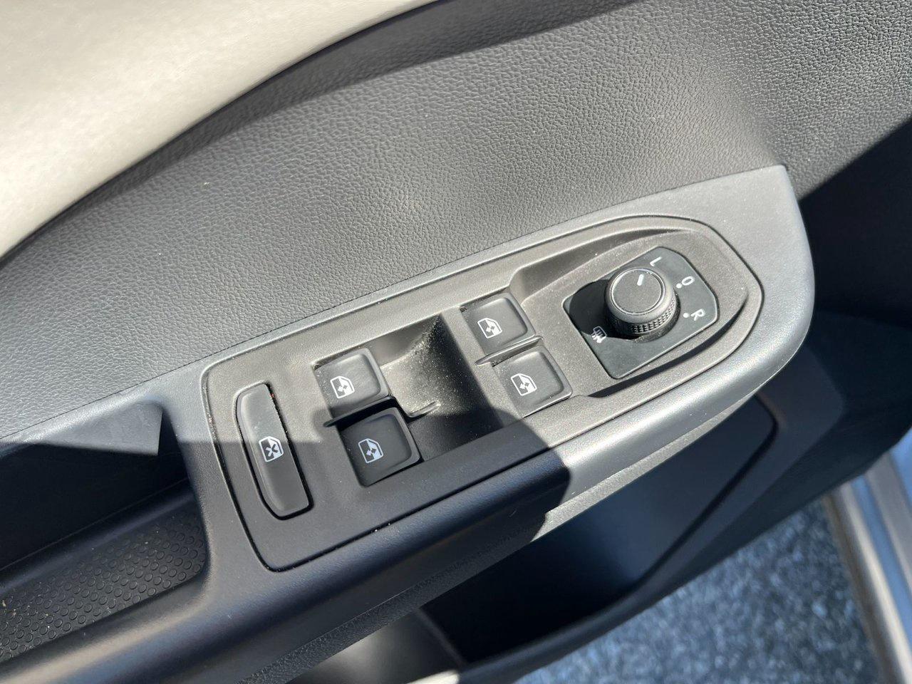 2025 Volkswagen Taos Comfortline 4Motion Photo