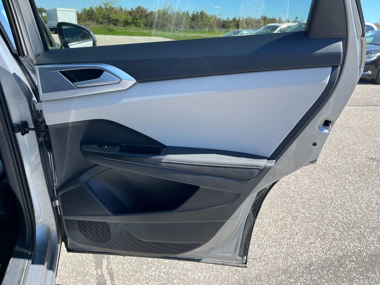 2025 Volkswagen Taos Comfortline 4Motion Photo