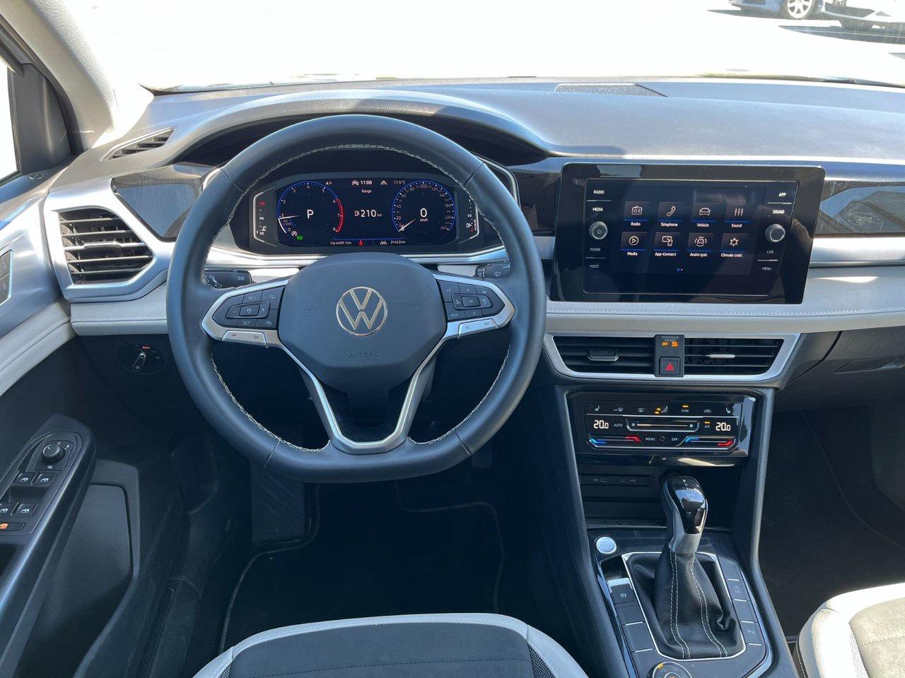 2025 Volkswagen Taos Comfortline 4Motion Photo