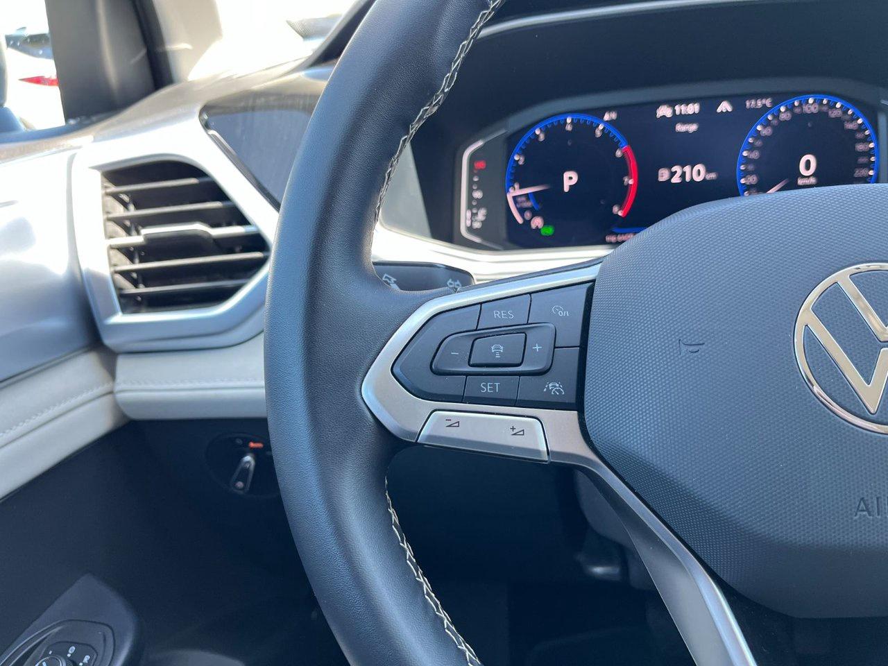 2025 Volkswagen Taos Comfortline 4Motion Photo