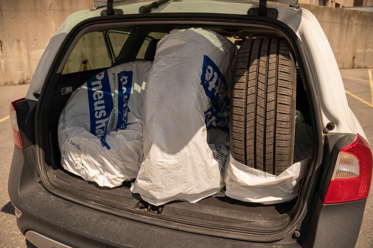 2011 Volvo XC70 3.2L AWD WAGON Photo