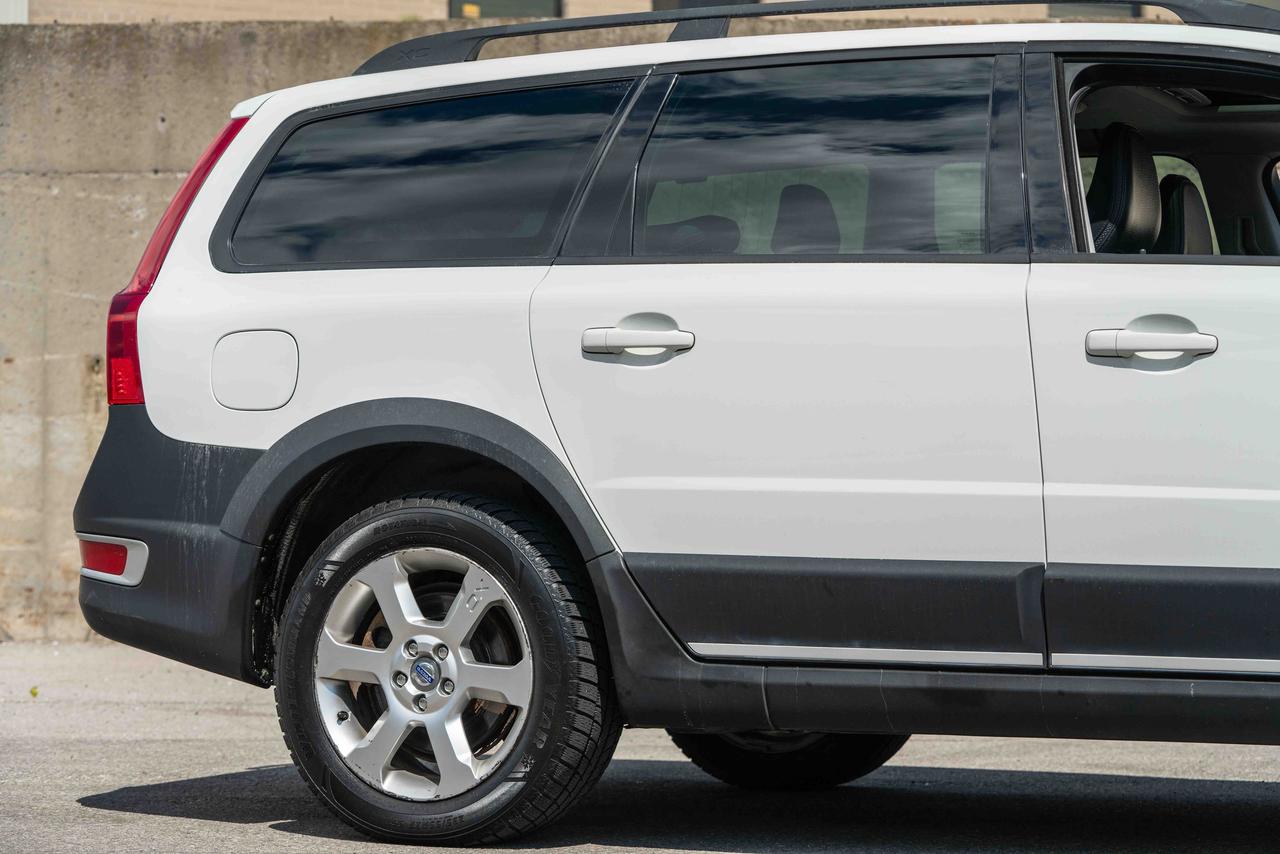 2011 Volvo XC70 3.2L AWD WAGON Photo