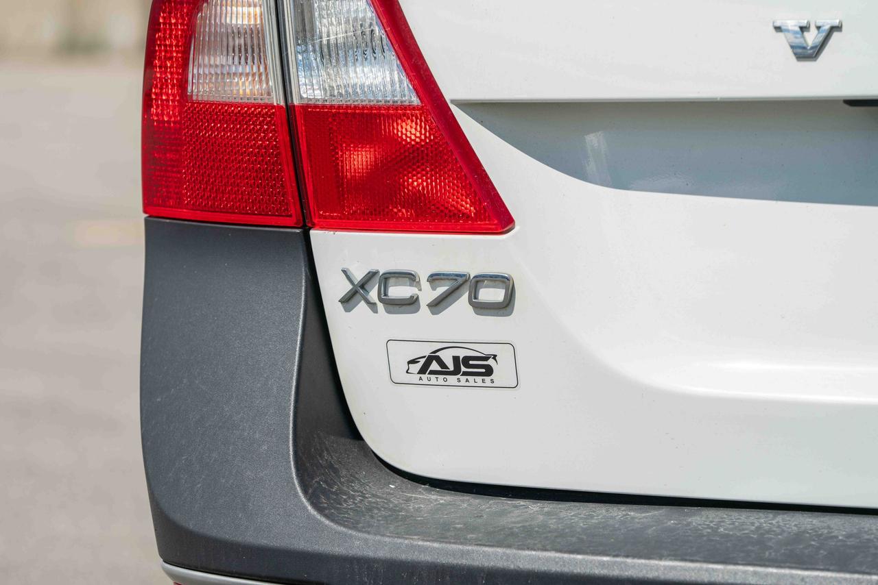 2011 Volvo XC70 3.2L AWD WAGON Photo