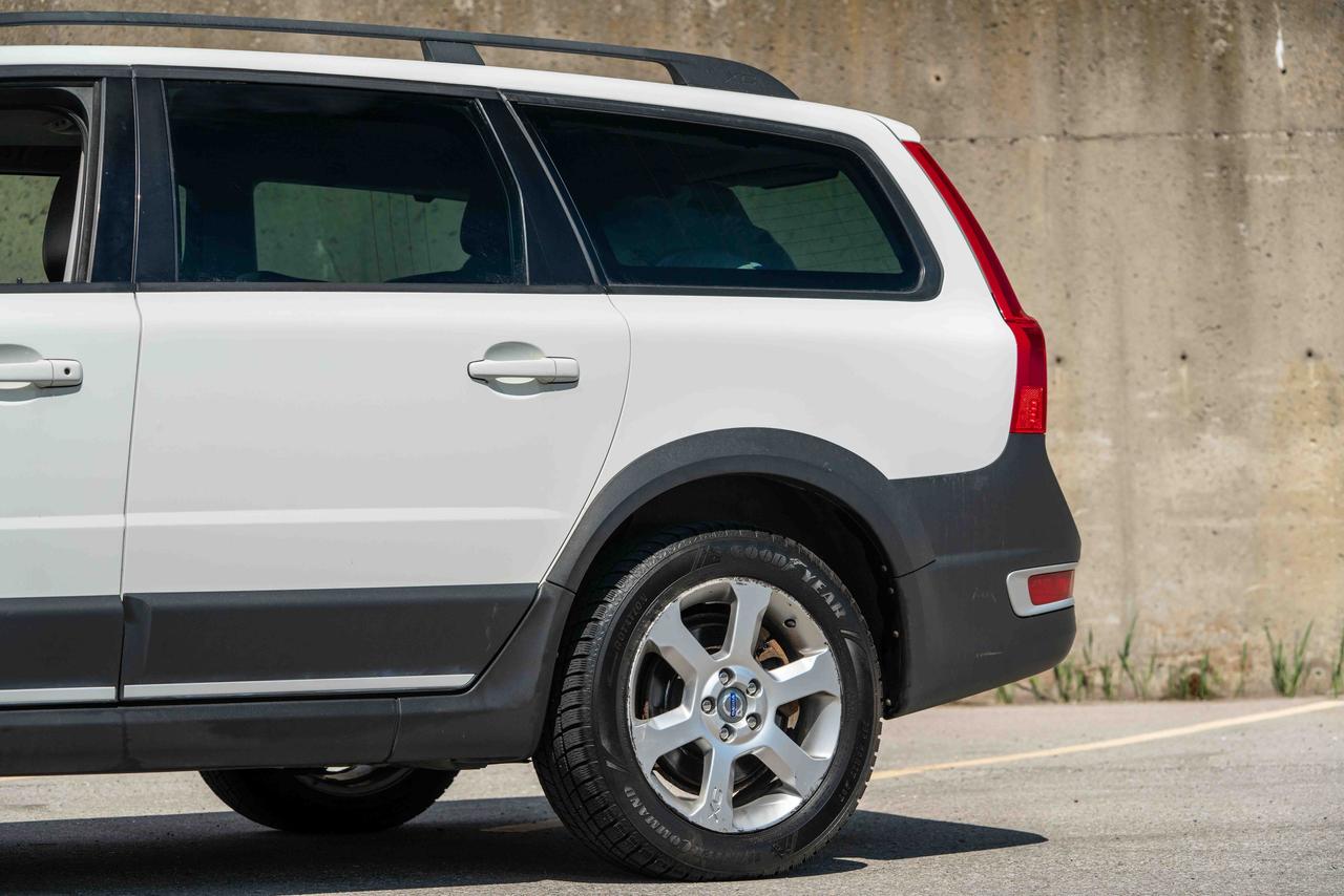 2011 Volvo XC70 3.2L AWD WAGON Photo