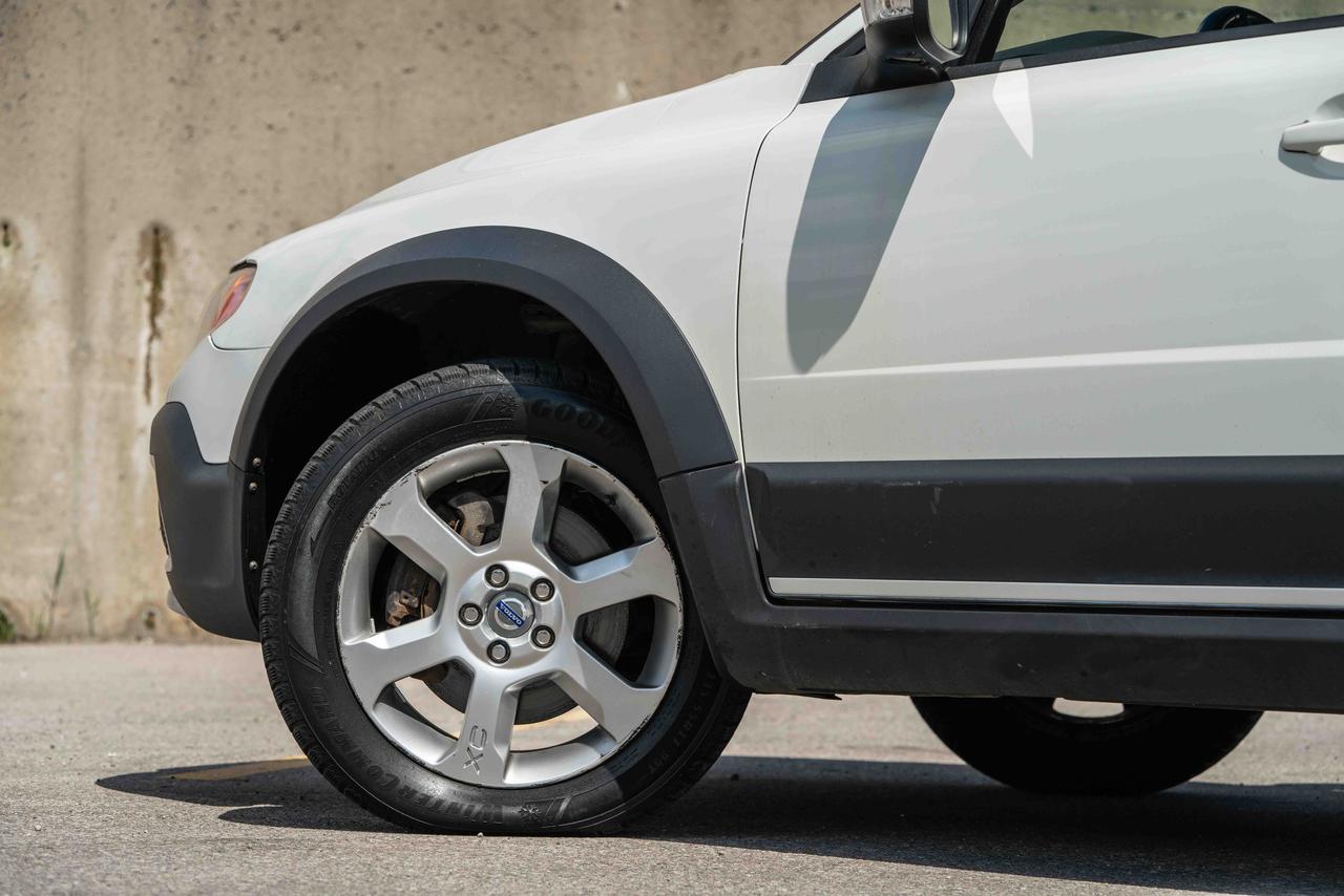 2011 Volvo XC70 3.2L AWD WAGON Photo
