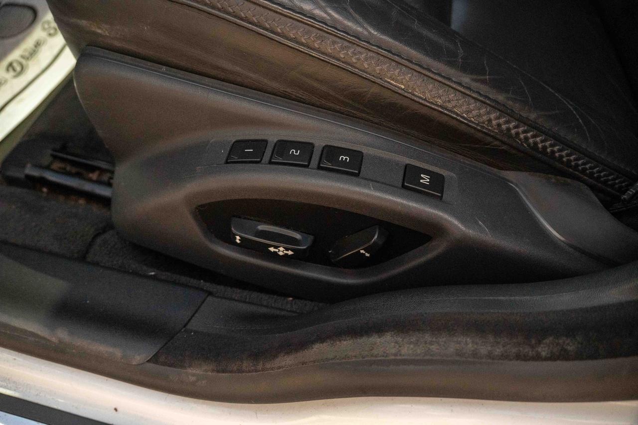 2011 Volvo XC70 3.2L AWD WAGON Photo