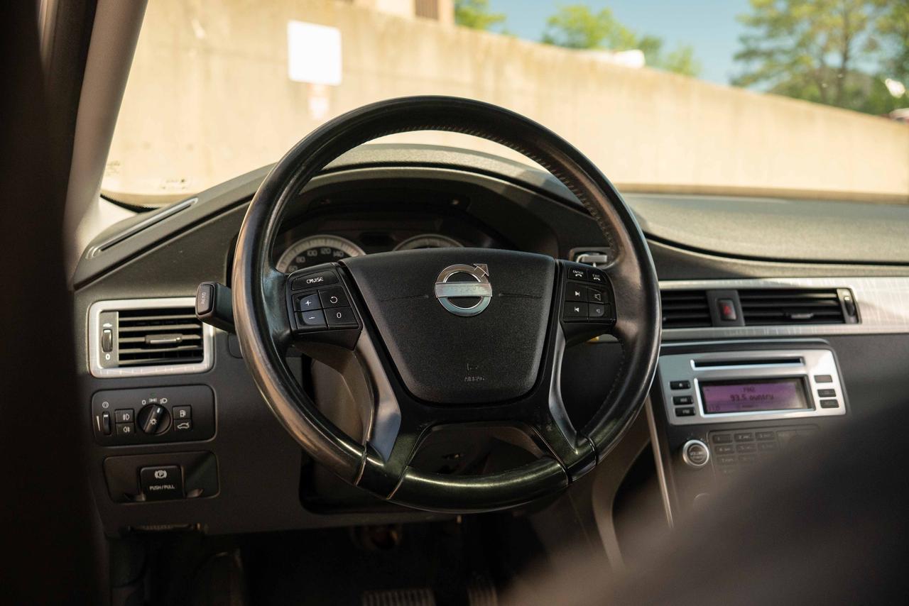 2011 Volvo XC70 3.2L AWD WAGON Photo