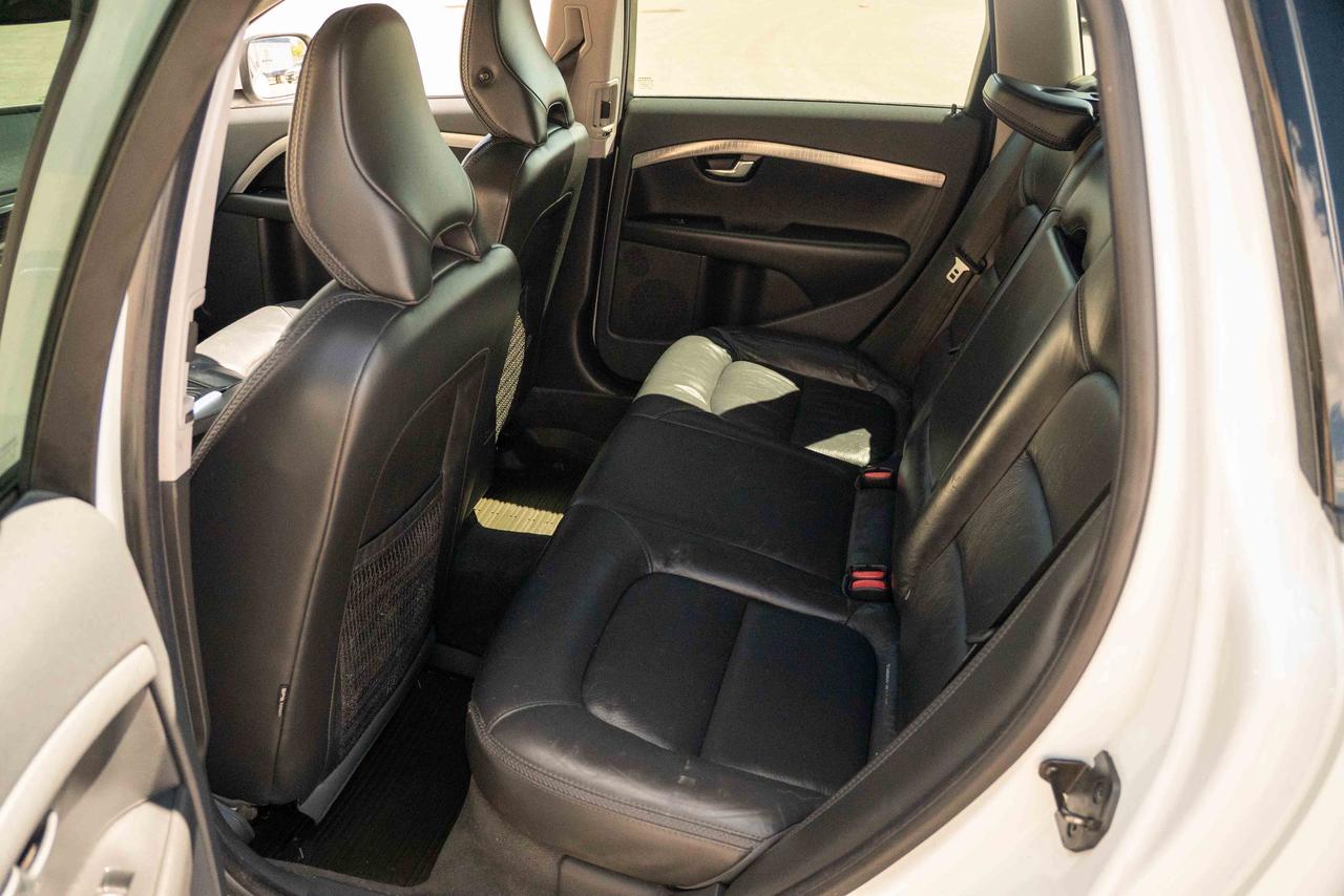 2011 Volvo XC70 3.2L AWD WAGON Photo