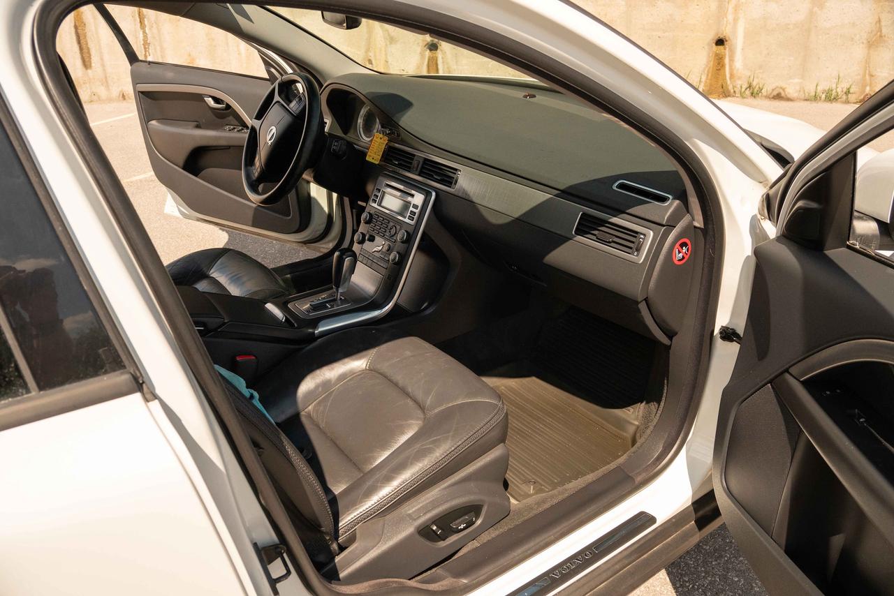2011 Volvo XC70 3.2L AWD WAGON Photo