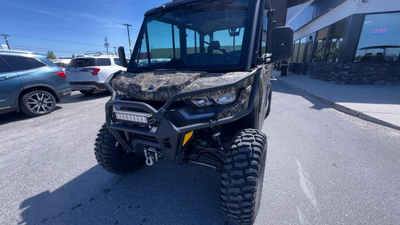2022 Can-Am Defender SIDE BY SIDE, 6 PASSENGER!! Photo3