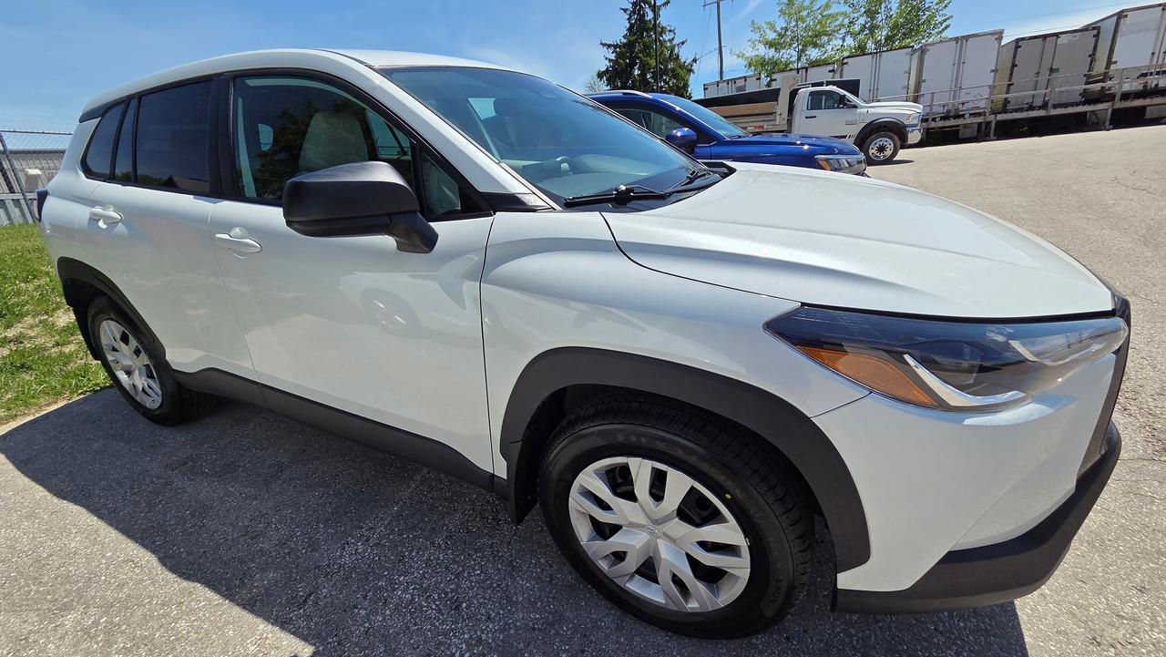 2023 Toyota Corolla Cross L Photo3