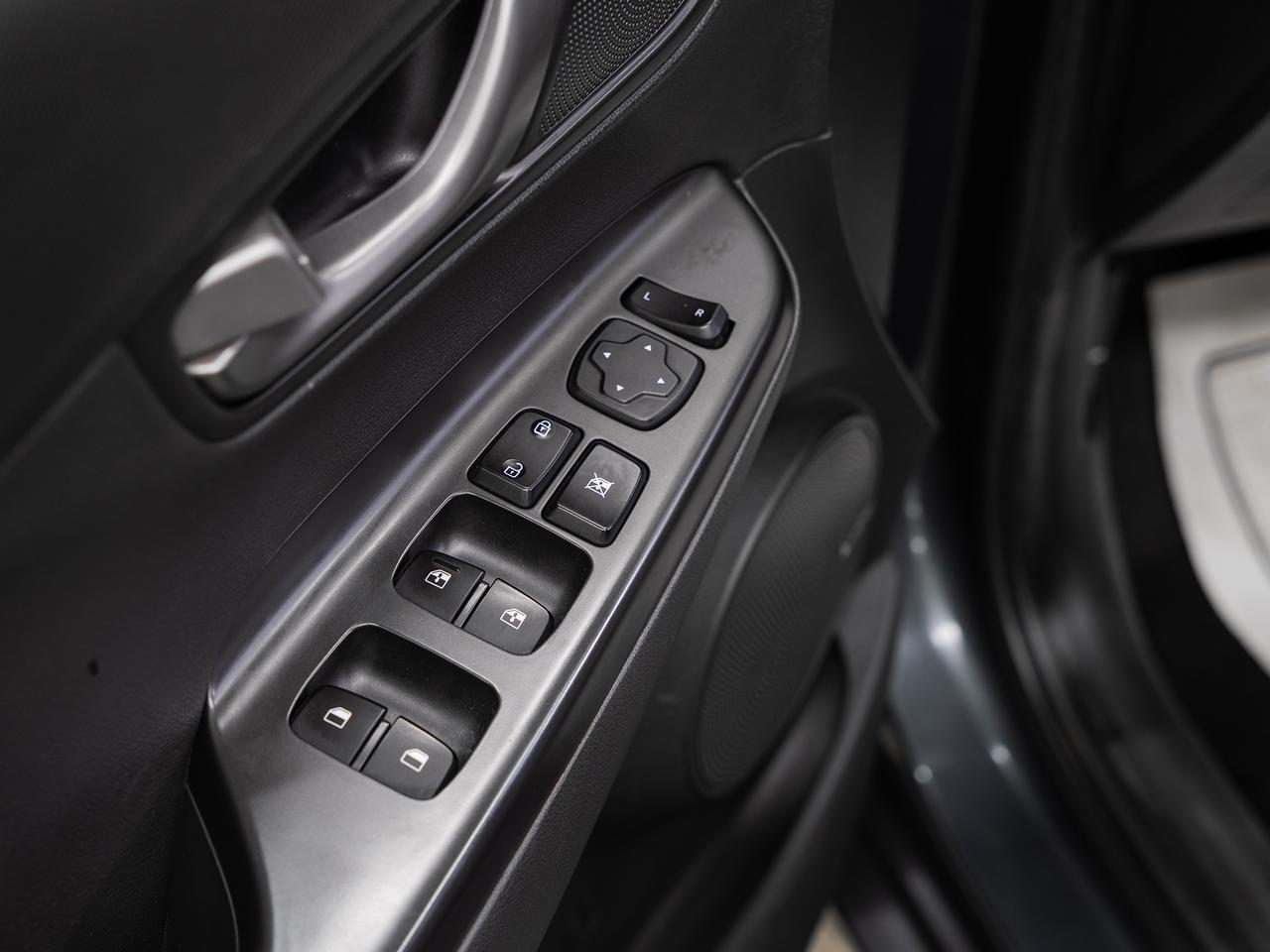 2021 Hyundai KONA ULTIMATE AWD | Nav | Leather | Sunroof | CarPlay