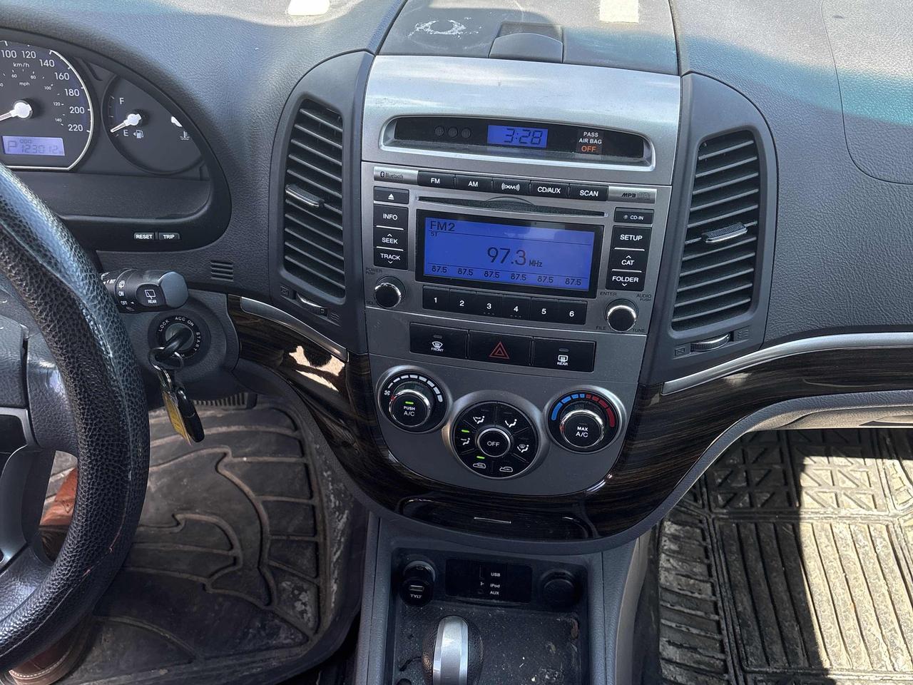 2010 Hyundai Santa Fe GLS - ONE OWNER VEHICLE Photo