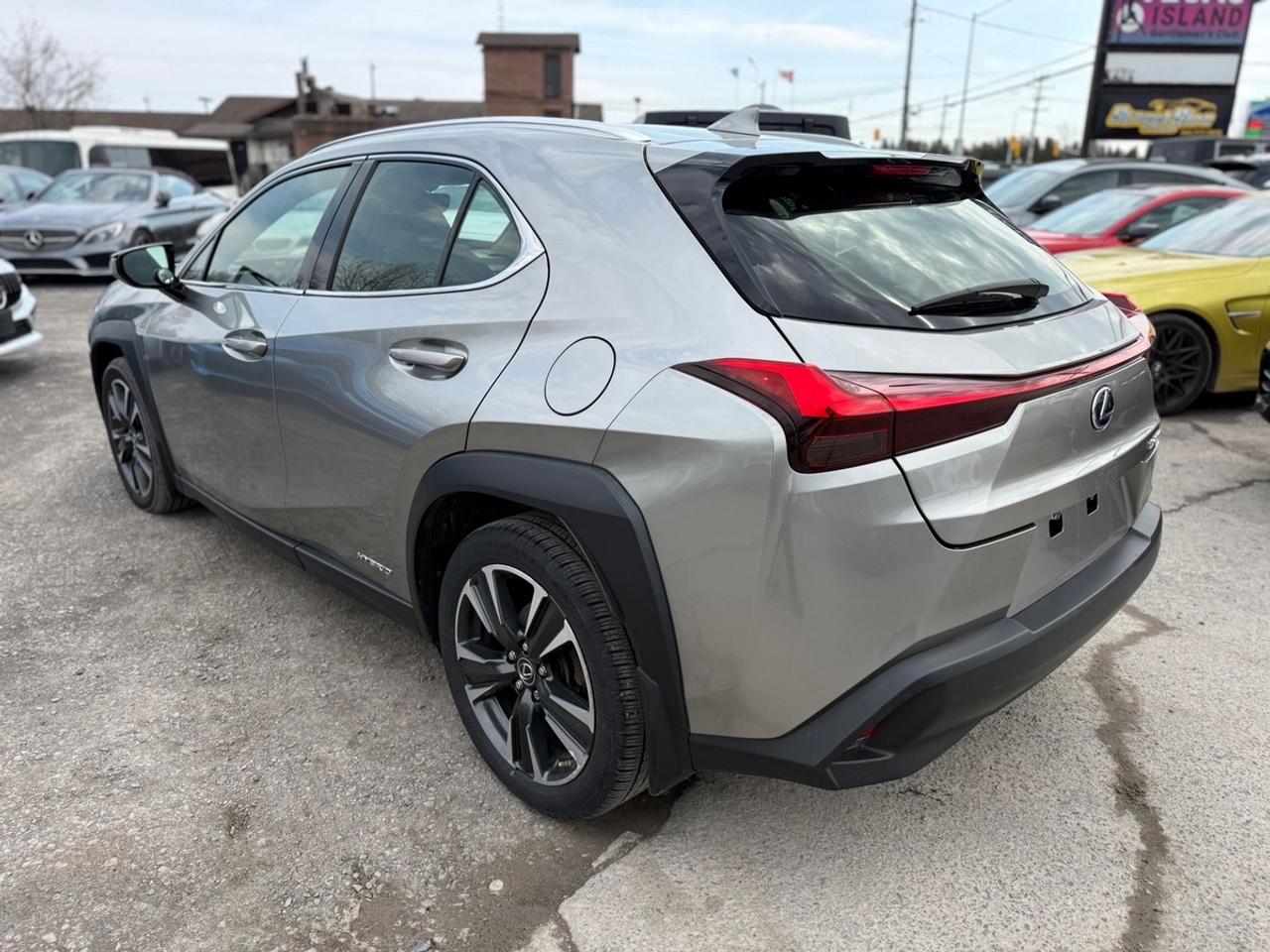 2021 Lexus UX 250H BASE Photo3
