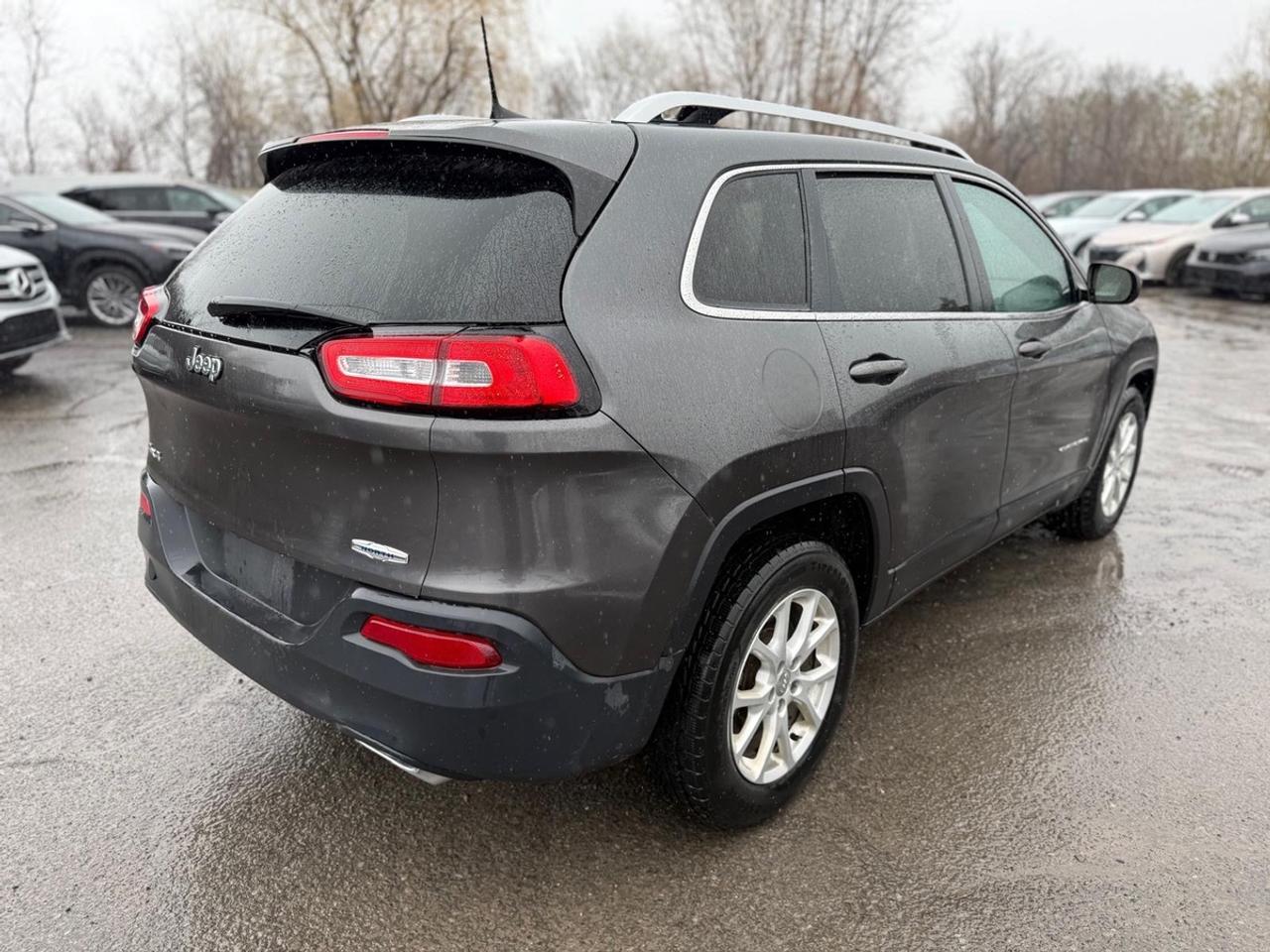 2016 Jeep Cherokee Latitude Photo