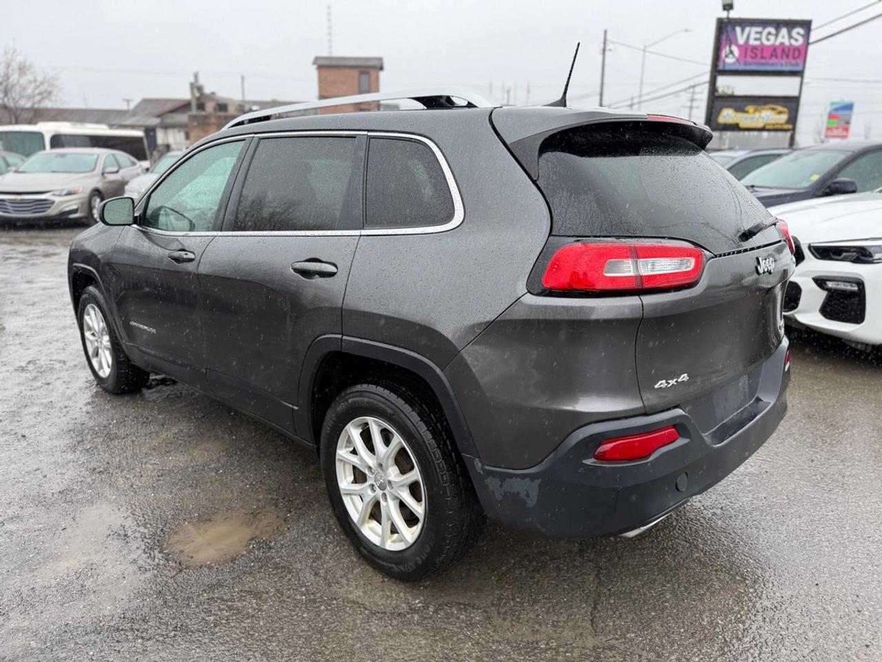 2016 Jeep Cherokee Latitude Photo