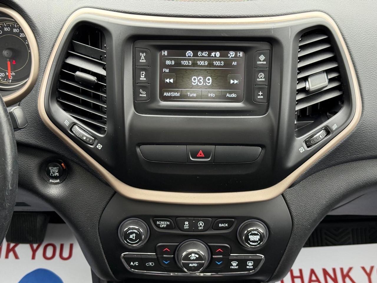 2016 Jeep Cherokee Latitude Photo