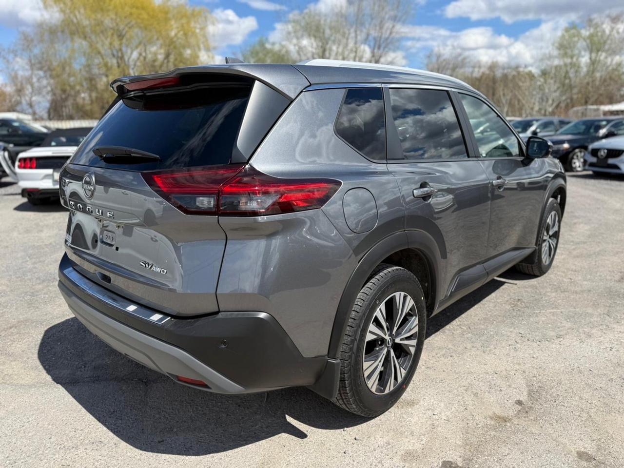 2023 Nissan Rogue SV Photo