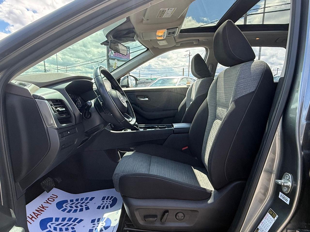 2023 Nissan Rogue SV Photo
