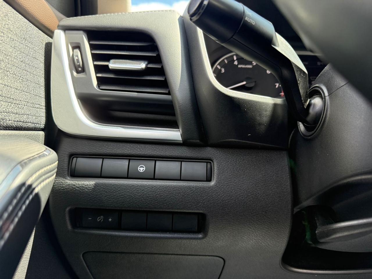 2023 Nissan Rogue SV Photo