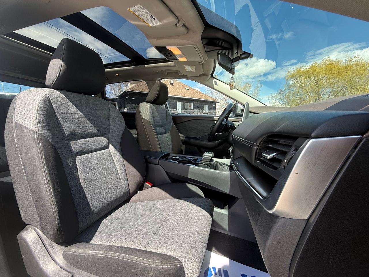 2023 Nissan Rogue SV Photo