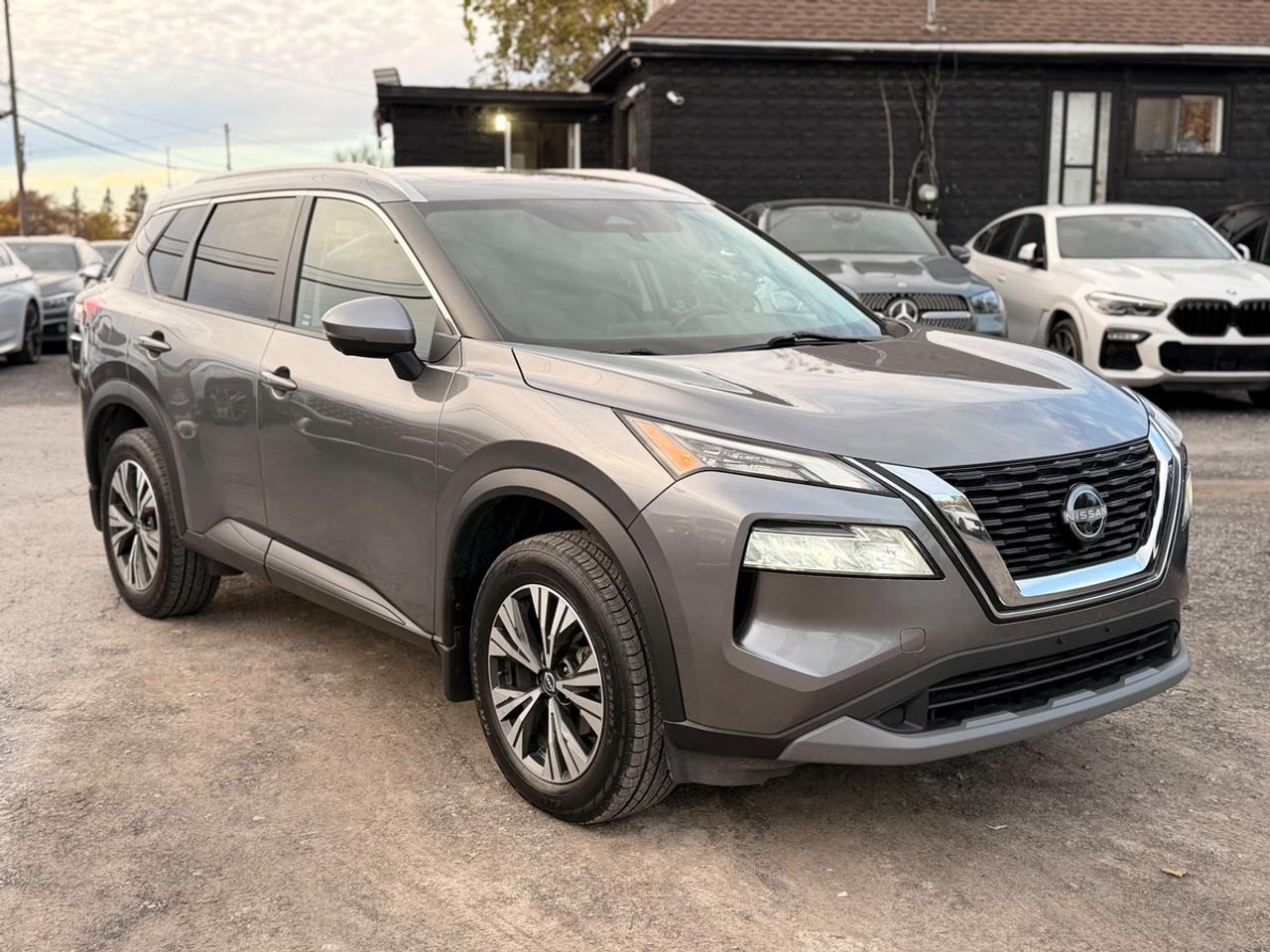 2023 Nissan Rogue SV Photo