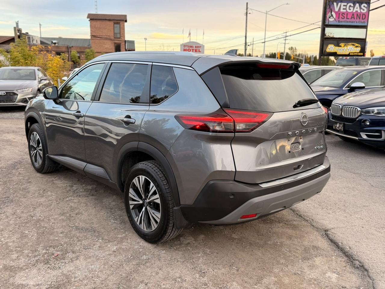 2023 Nissan Rogue SV Photo3