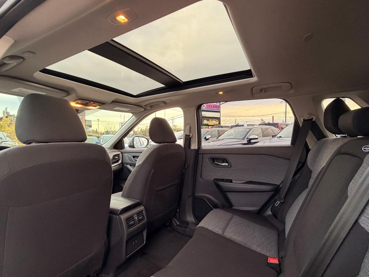 2023 Nissan Rogue SV Photo