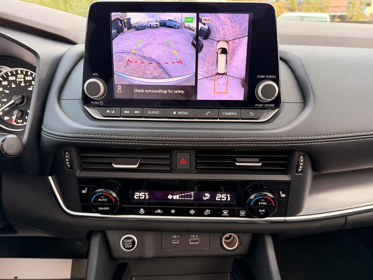 2023 Nissan Rogue SV Photo