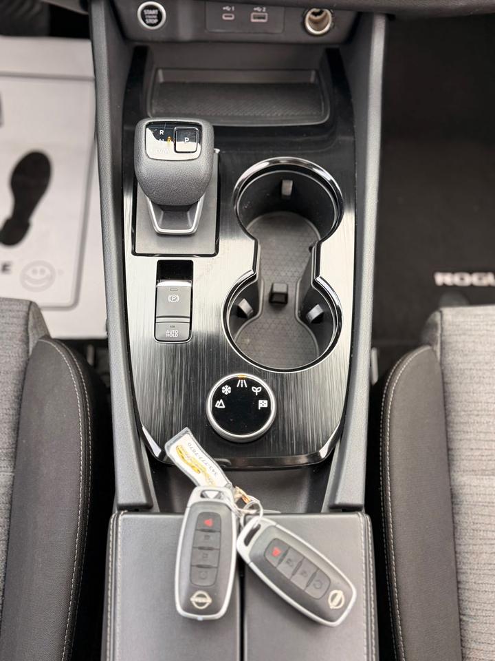 2023 Nissan Rogue SV Photo