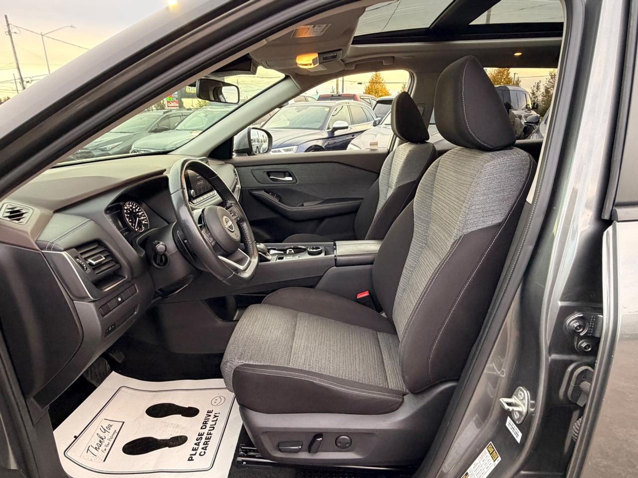 2023 Nissan Rogue SV Photo