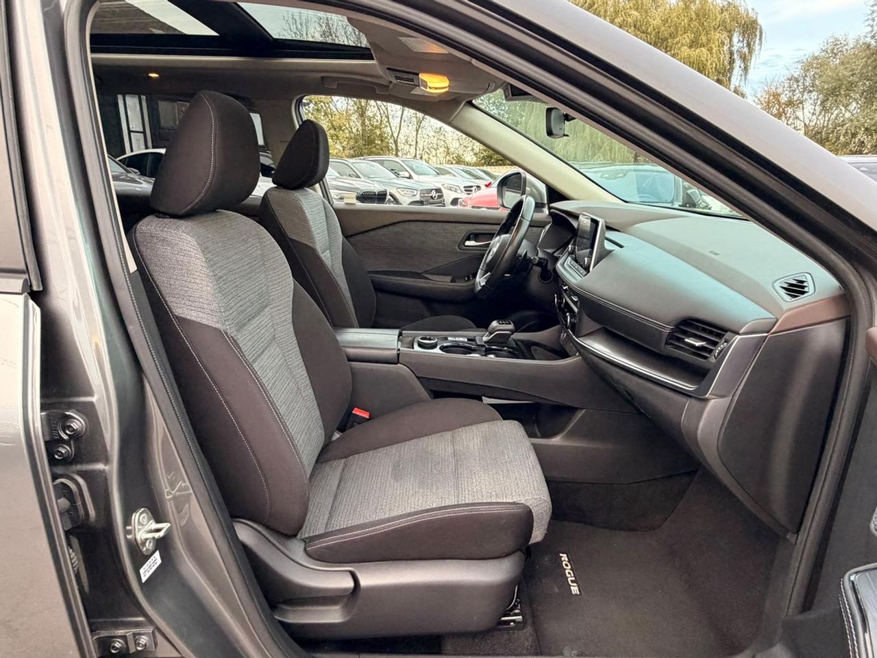2023 Nissan Rogue SV Photo