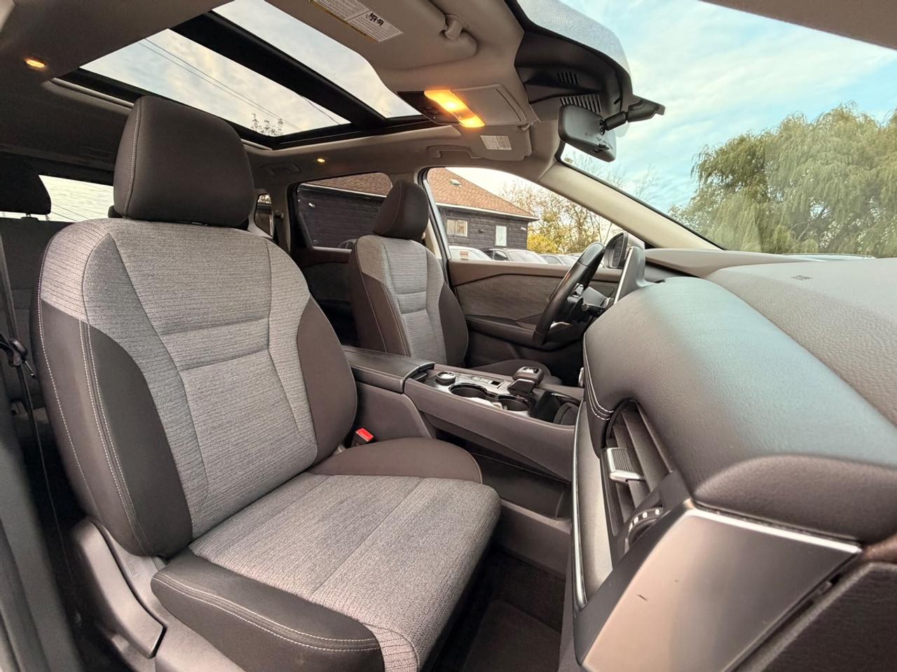 2023 Nissan Rogue SV Photo