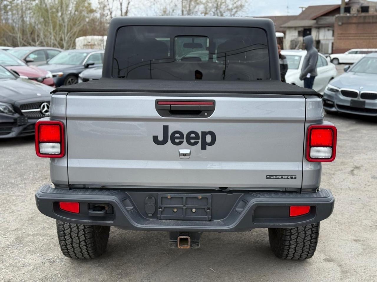 2020 Jeep Gladiator SPORT Photo4