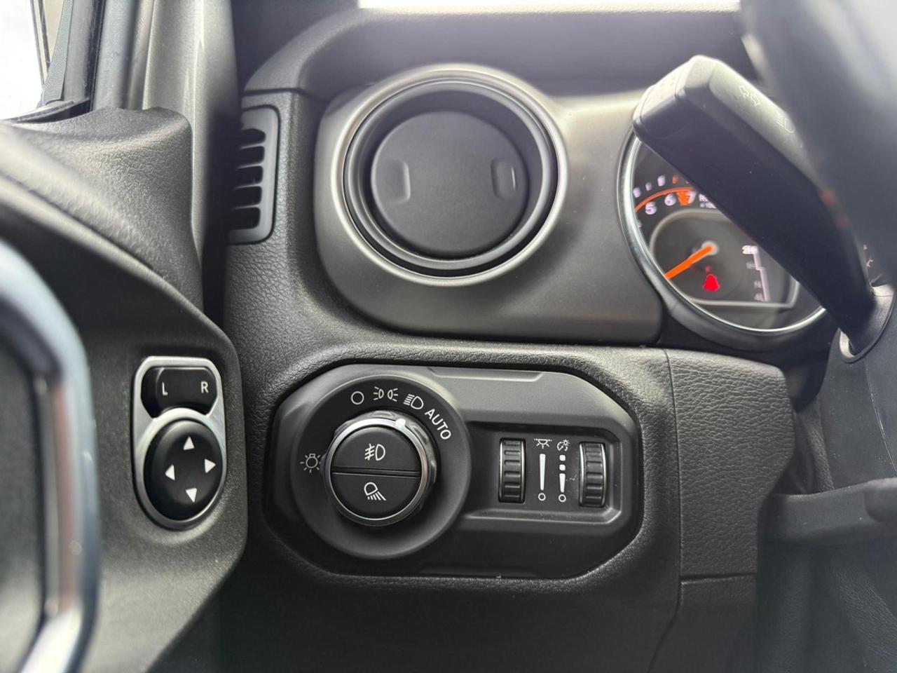 2020 Jeep Gladiator SPORT Photo