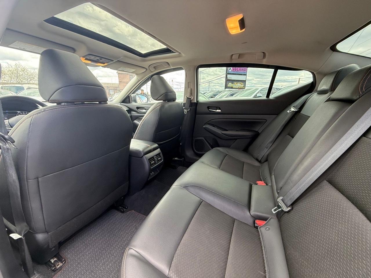 2022 Nissan Altima SR MID NIGHT SPICIAL EDITION AWD Photo