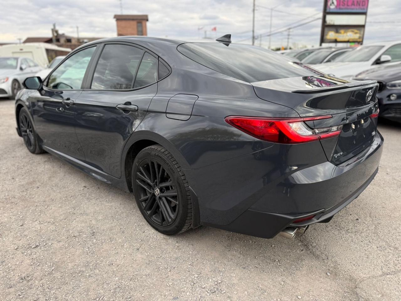 2025 Toyota Camry SE UPGRADE HYBRID Photo3