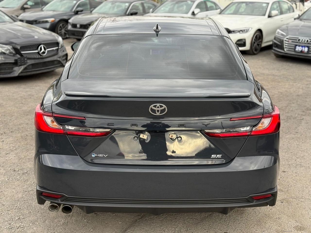 2025 Toyota Camry SE UPGRADE HYBRID Photo4
