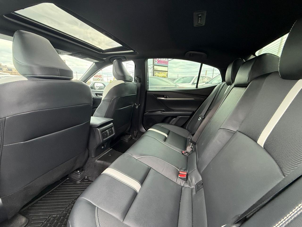 2025 Toyota Camry SE UPGRADE HYBRID Photo