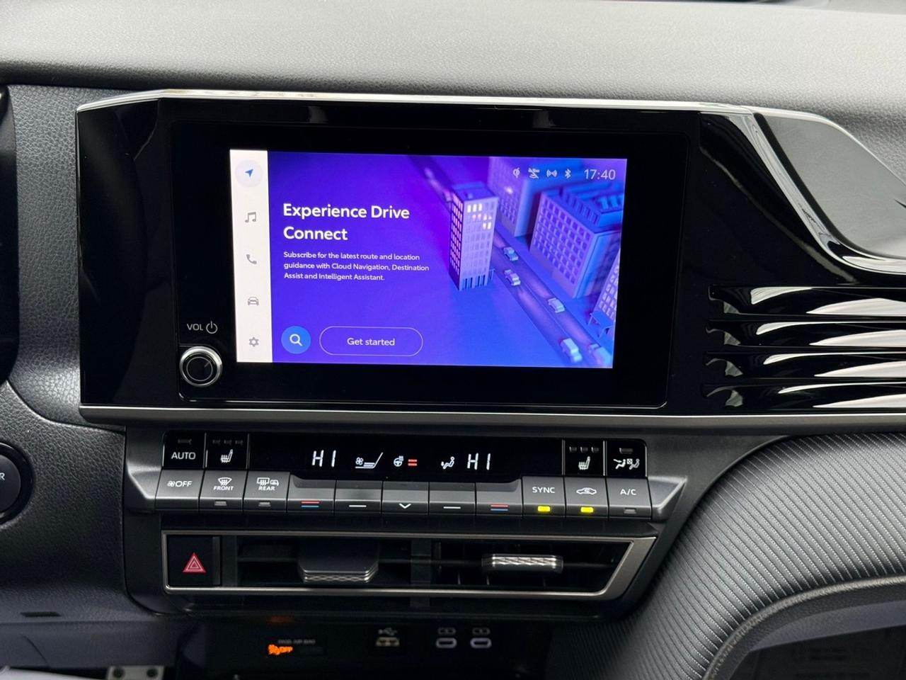 2025 Toyota Camry SE UPGRADE HYBRID Photo